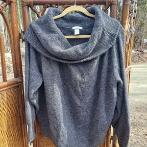 H&M gray sweater large🐩🐺🦇🐨